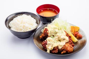 チキン南蛮風からあげ弁当(唐揚げ4個入り、みそ汁付)