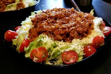 ひき肉たっぷり特製タコライス 温玉添え