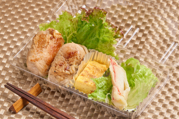 「神田B級グルメ！！名物！！」まるみ豚肉巻きおむすび弁当 単品より50円お得です！