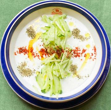 (CACIK) /ジャジュック( Yogurt and cucumber saladwife ) キュウリのヨーグルトサ ラダ)( HALAL) トルコ料理
