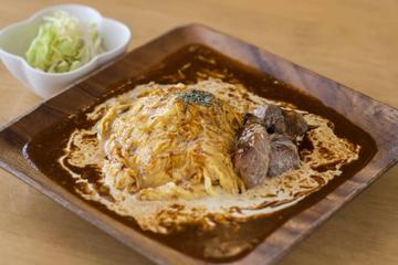 大人気ビーフシチューオムライス