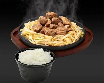 タレハラミ炒め定食Pork skirt steak stir-fried with vegetables and yakiniku sauce and rice