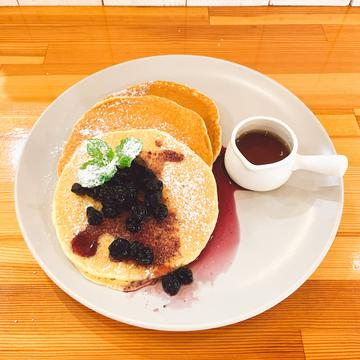 ブルーベリーソースのパンケーキ