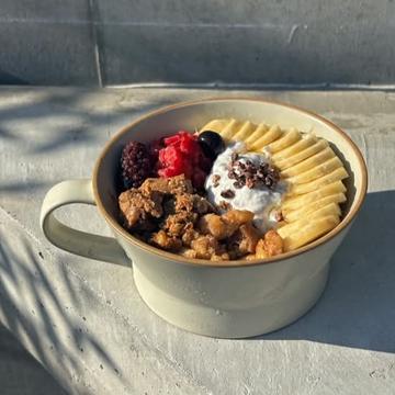 チアシードとココナッツのアサイーボール Chia＆coconut acai bowl