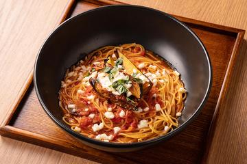 モッツァレラチーズとなすのトマトすぱ