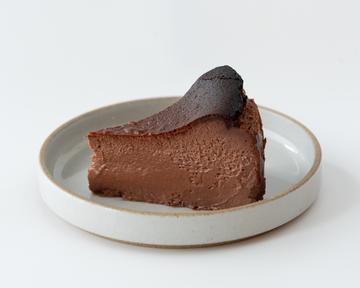 【8月限定】ソルティーチョコレートバスクチーズケーキ SALTED CHOCOLATE BASQUE CHEESECAKE