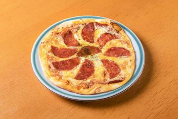 サラミのピザ