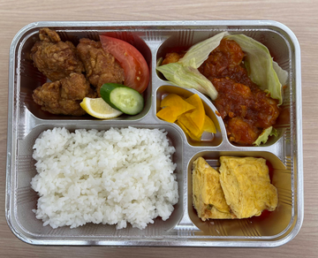 【エビチリ・唐揚げ・卵焼き・ごはん・お漬物】ボリューム満点！大人気商品がお弁当になって新登場！