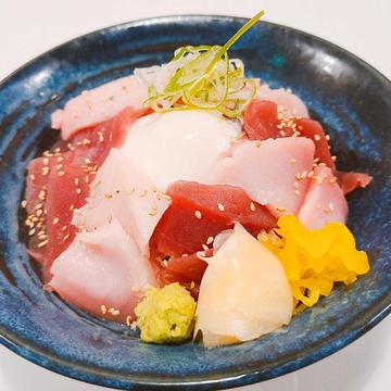 胡麻まぐろ紅白丼