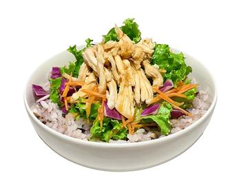 和風おろしドレッシングの蒸し鶏サラダ丼