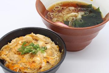 【ごはん大盛り無料】親子丼＆かけそば・うどん