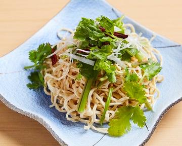 パクチーと干し豆腐のサラダ(香菜拌干豆腐)