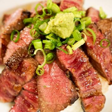 仙台牛のマウンテンステーキ丼(お肉100g、ご飯200g)