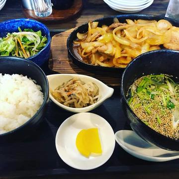 豚バラと玉ねぎの自家製ダレ鉄板焼定食