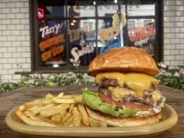 ダブルチーズバーガー【DOUBLE CHEESE BURGER】