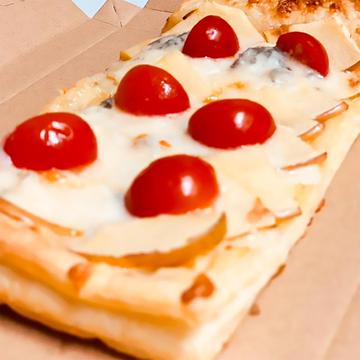 りんごとブルーチーズのピッツァ