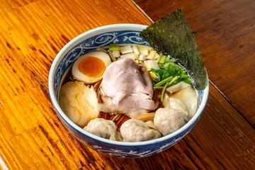 ワンタン黒醤油煮干しそば