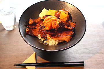 旨味・豚丼 味噌キムチ