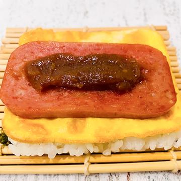 ポークたまごおにぎり <肉みそ>(スープ付き)