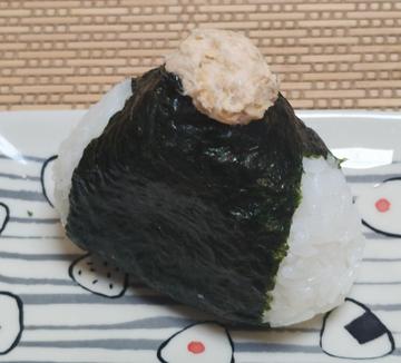 手結びおにぎりツナマヨネーズ