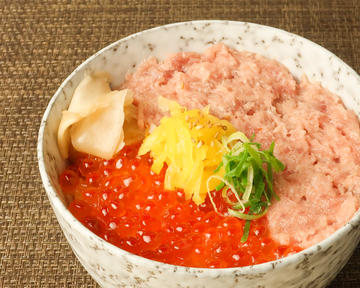 頬緩む「いくらねぎとろ丼」