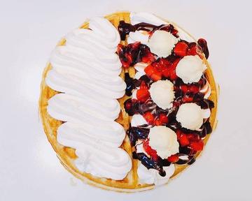ストロベリー＆レアチーズ＆チョコレートソース＆ミルククリーム