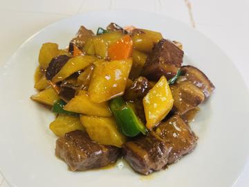 豚バラとジャガイモの醤油煮込み定食