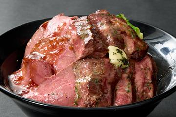 【おすすめ】ローストビーフ＆牛ハラミバターステーキの相盛丼 Roast Beef ＆ Harami Butter Steak Bowl
