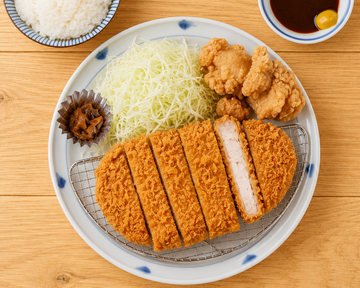 ロース＆唐揚げ弁当 Pork Loin Cutlet ＆ Fried Chicken Bento Box