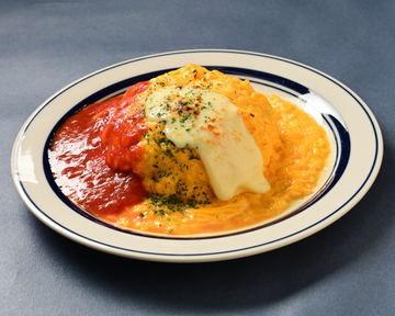 完熟とまと＆炙りチーズオムライス Ripe tomato sauce ＆ cheese