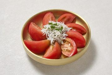 トマトとしらすサラダ