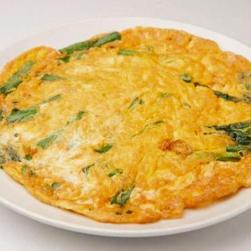 ニラと玉子炒め Chinese Chive and Egg Stir-Fry