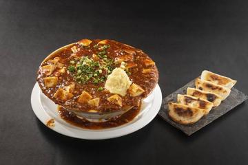 にんにく麻婆ラーメンと特製もち焼き餃子 Garlic Mapo Ramen and Special Gyoza Dumplings