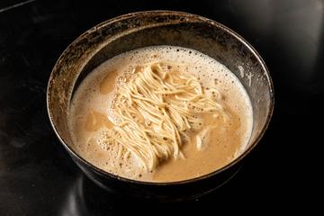 【生麺】かけ努豚骨(豚骨醤油)