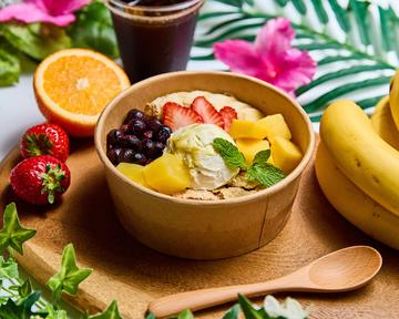アサイーボウル＆ピスタチオのグリークヨーグルト Acai bowl ＆ pistachio Greek yogurt