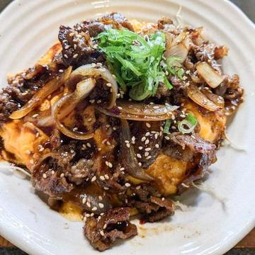 焼肉丼オムライス風