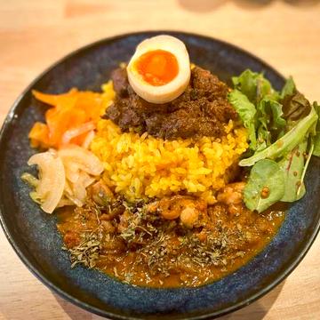 餐事(sanZi)特製 チキンカレー&月替わりカレー(ご飯200g)