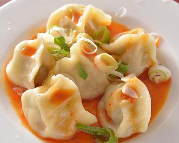 水餃子の特製ピリ辛ソースかけ(6個)