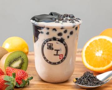 仙草+タピオカ鉄観音ミルクティー Grass Jelly + Tapioca Pearls in Tieguanyin Milk Tea