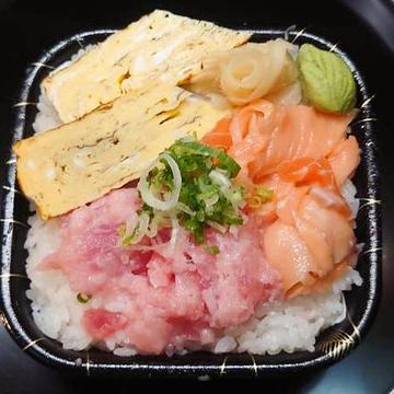 ネギトロサーモン玉子丼
