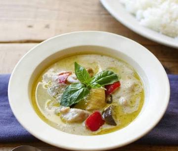 鶏肉とナスのグリーンカレーご飯付きGreen curry with chicken