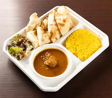 カレーBセット(キーマカレー/チキンカレー/バターチキンカレー/野菜カレー/ダル(豆)カレーから1つ＆ライス＆ナンもしくはチャパティー＆サラダ)