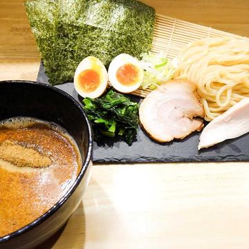 味玉魚介豚骨つけ麺(豚叉焼1枚、和だし味玉、ほうれん草、薬味葱、魚粉)