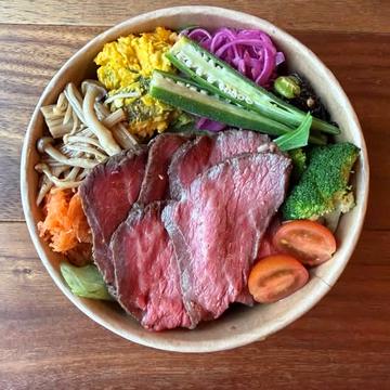 【人気No.2】野菜デリ5種と国産味噌ローストビーフサラダボウル