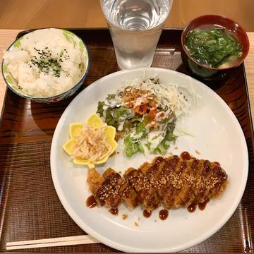 とんかつソース定食