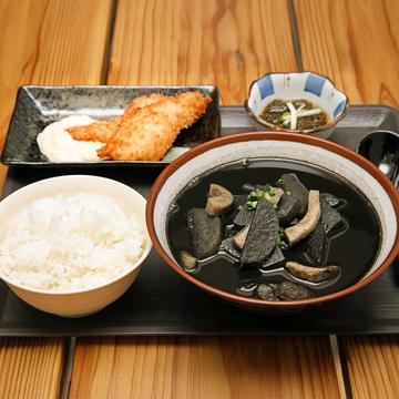 イカスミ汁定食