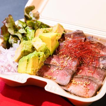 【アボカド】ステーキ重 Beef steak rice bowl with avocado