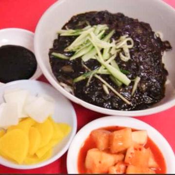 炸醤麺
