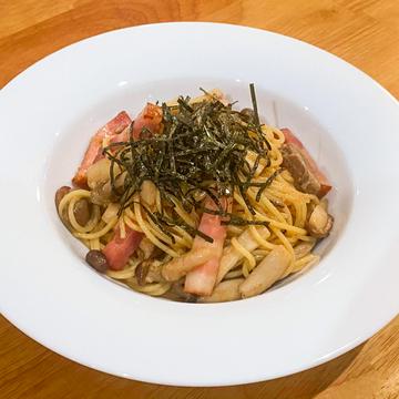 3種のキノコと厚切りベーコンの和風パスタ