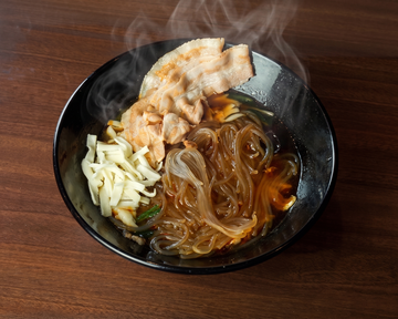 チーズ豚カルビ麻辣湯